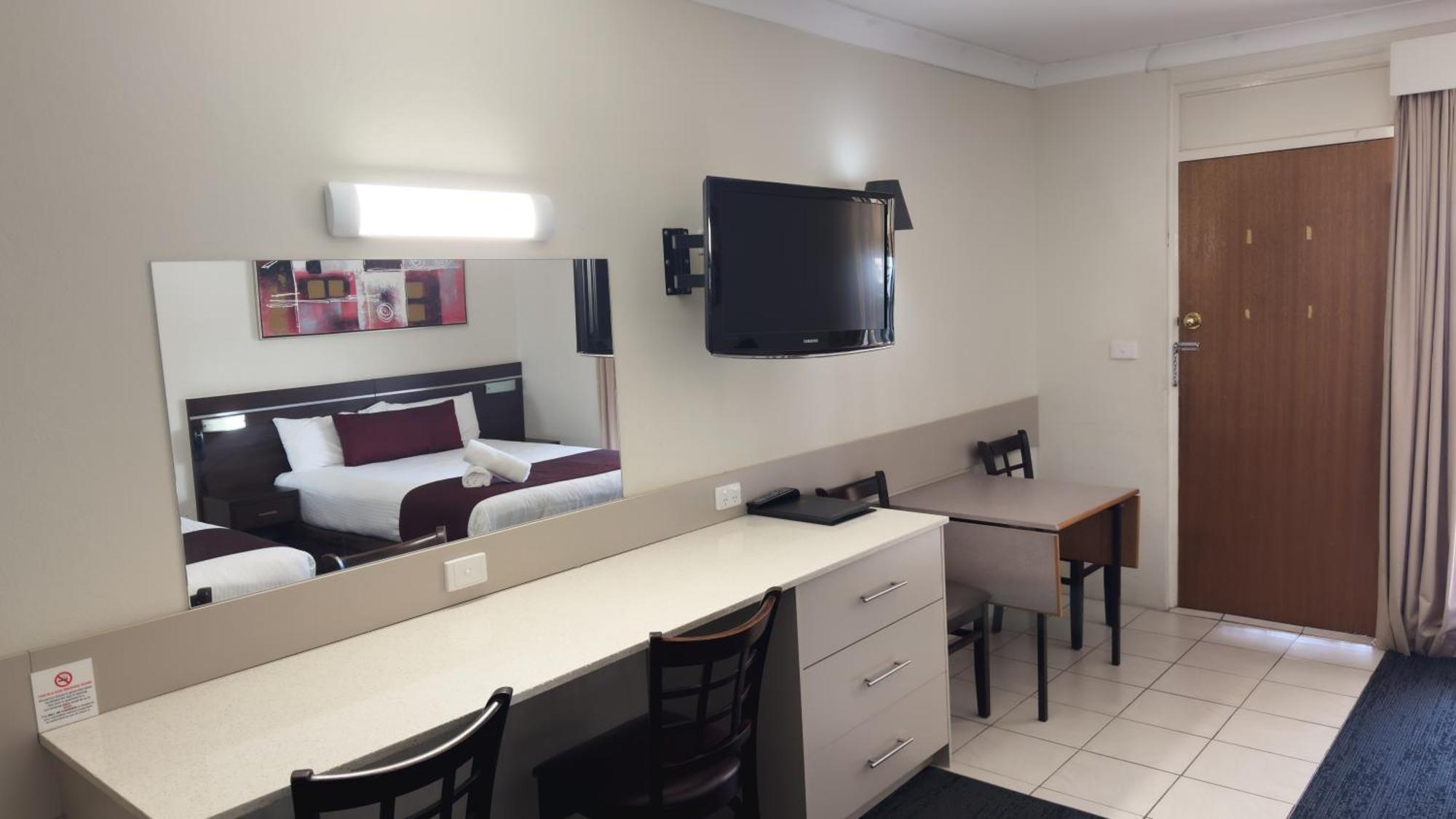Golden West Motor Inn Dubbo Exterior photo